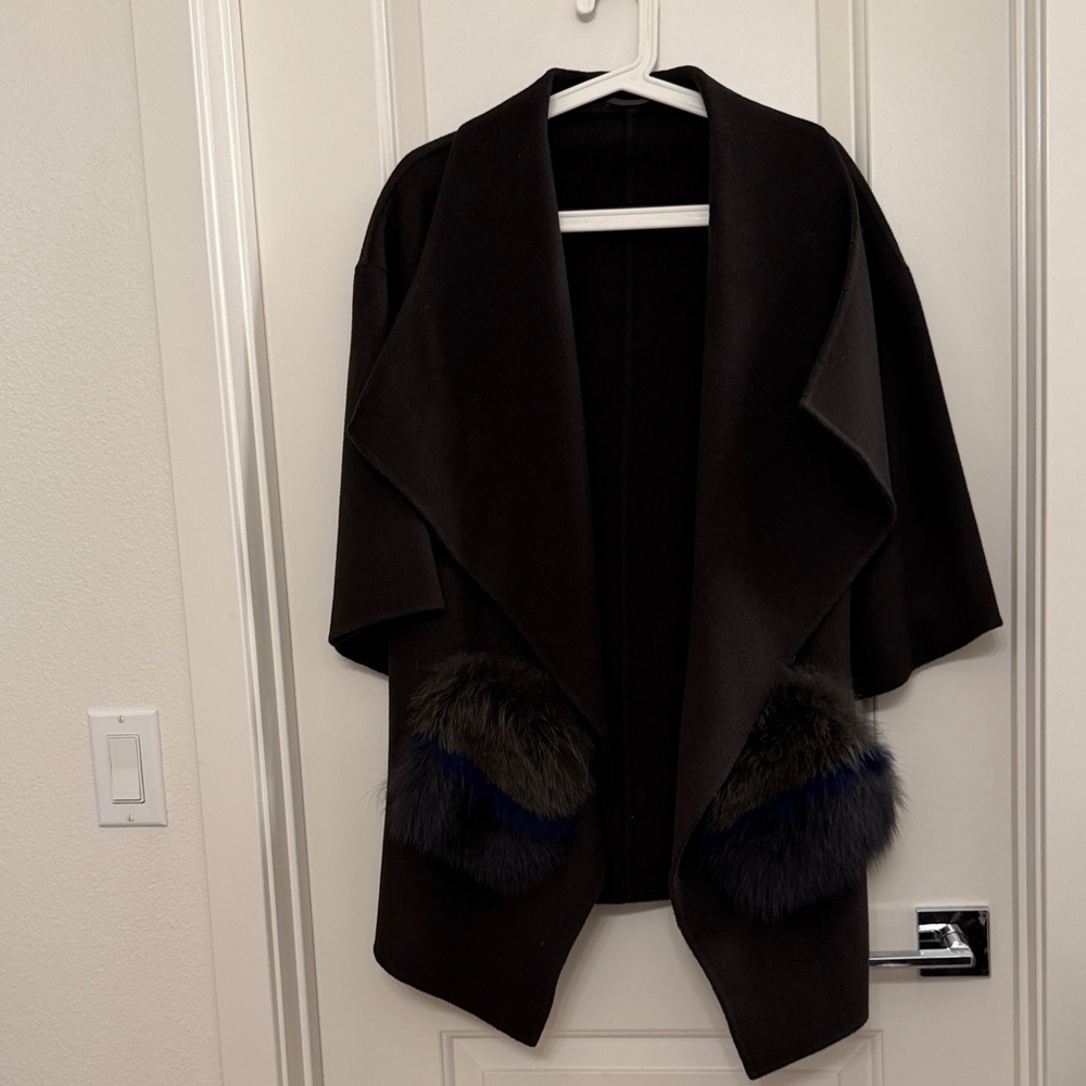 Elegant Black Women's Sweater with Faux Fur Accents